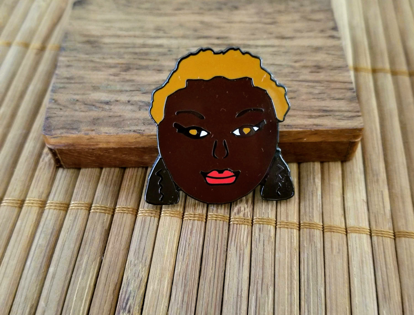 Naturally ME 3 © Lapel Pin