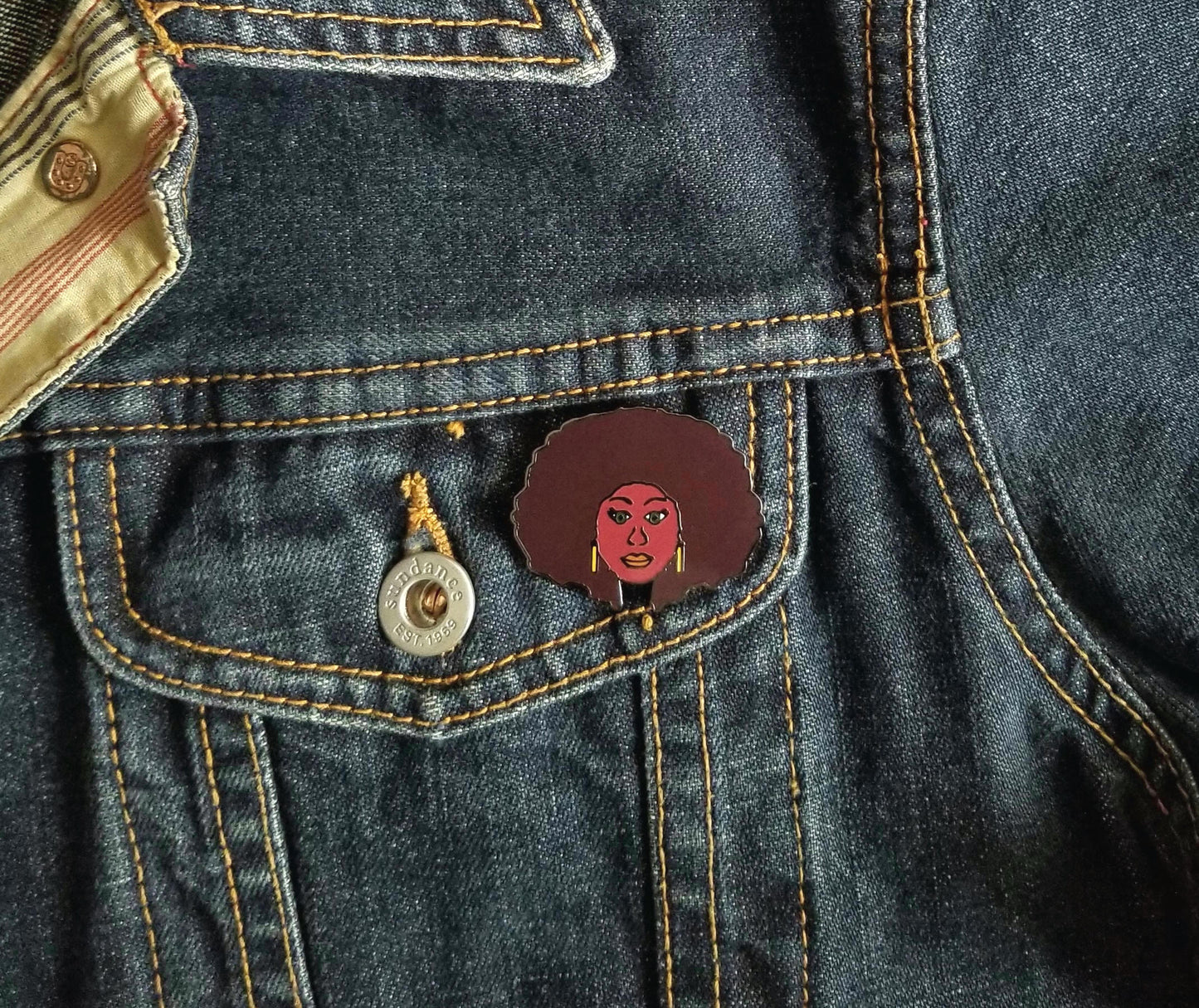 Naturally ME 4 © Lapel Pin